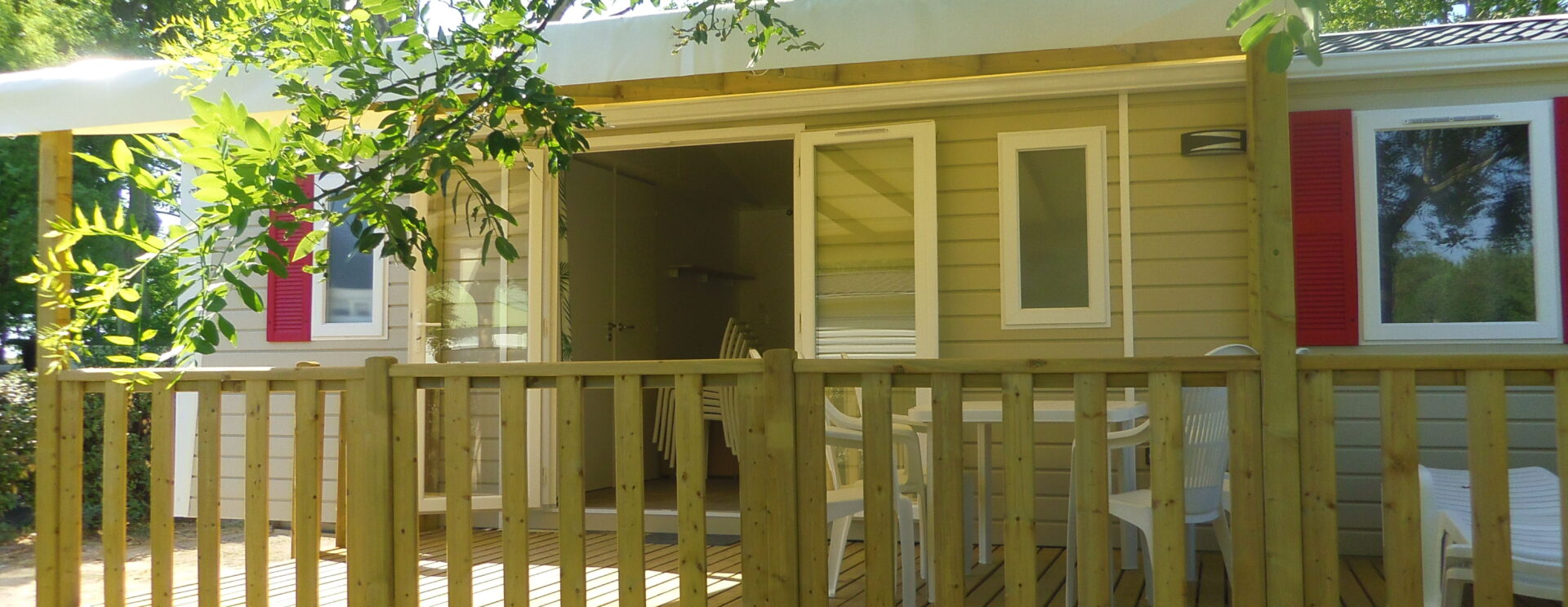 Extérieur Mobile home EVO33 avec terrasse semi-couvert