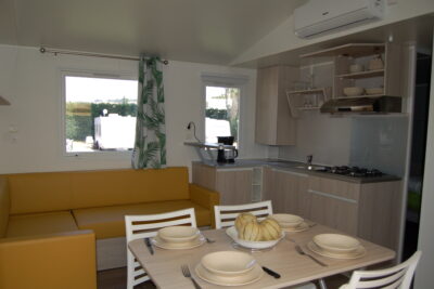 Pièce à vivre EVO33 avec cuisine Américaine, banquette et table à manger - Agrandir l'image 4 sur 10, fenêtre modale