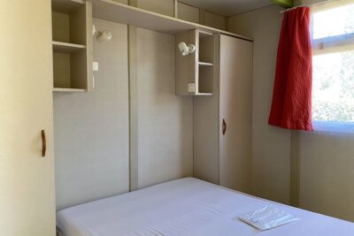 Chambre parentale cottage 5 places - Agrandir l'image 6 sur 8, fenêtre modale