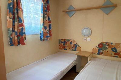 Chambre enfants Mobile home IRM: 2 lits - Agrandir l'image 4 sur 6, fenêtre modale