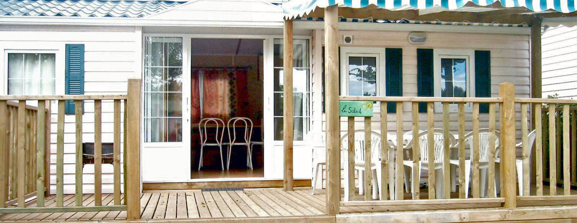 Terrasse Mobil home Watipi avec vue sur intérieur