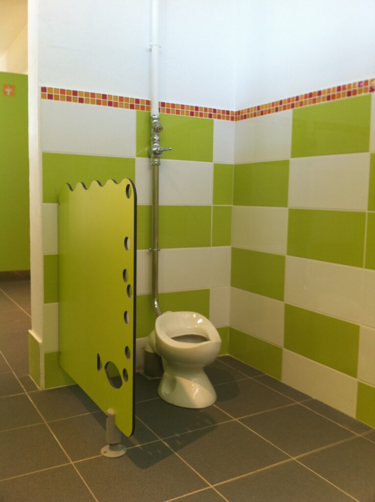 WC enfant sanitaires camping la Durance - Agrandir l'image, fenêtre modale