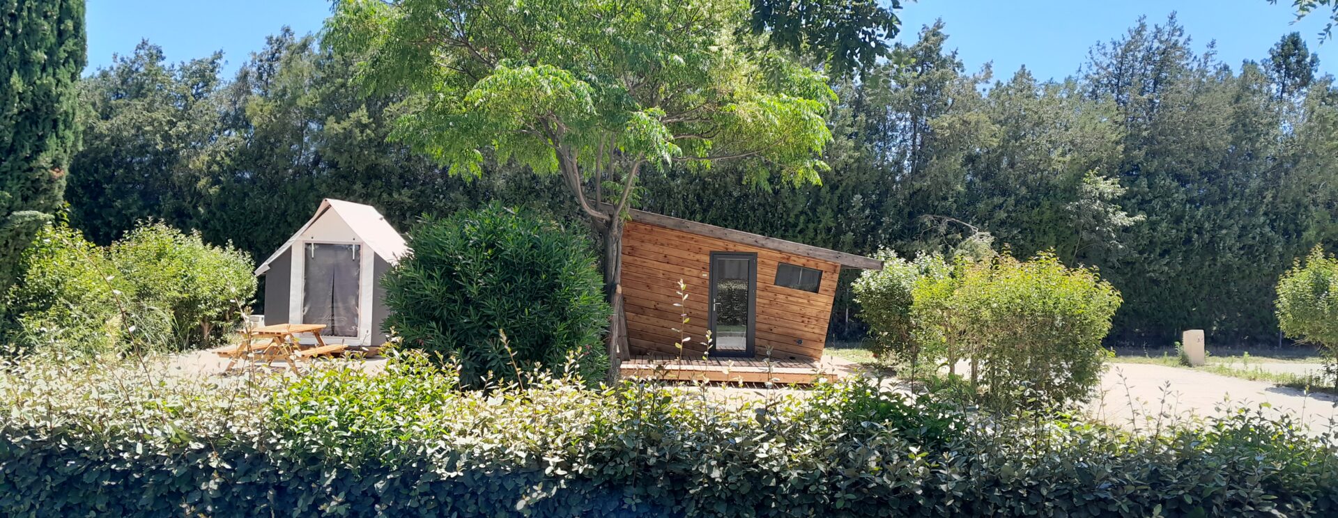 Vu sur structures insolites en bois; le copcoon et le Caba'hutte